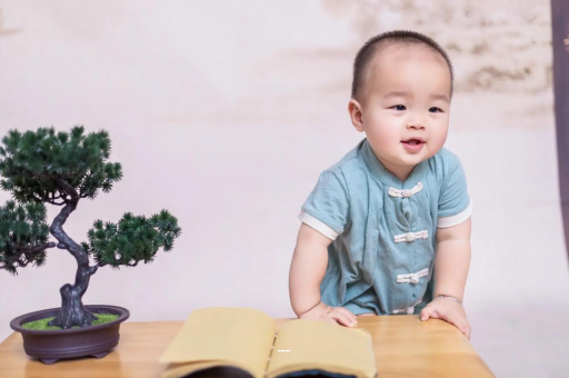 梅州宝宝爱吐奶是什么原因